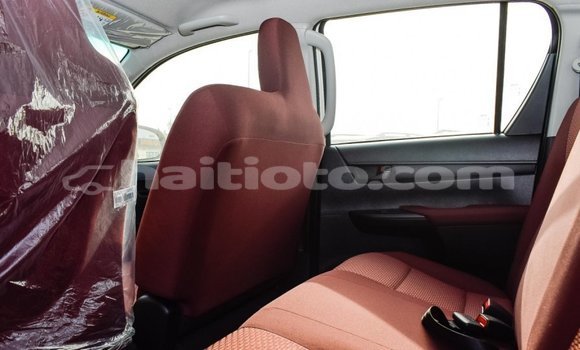 Buy Import Toyota Hilux White Car in Import - Dubai in Artibonite Buy Import Toyota Hilux White Car in Import - Dubai in Artibonite