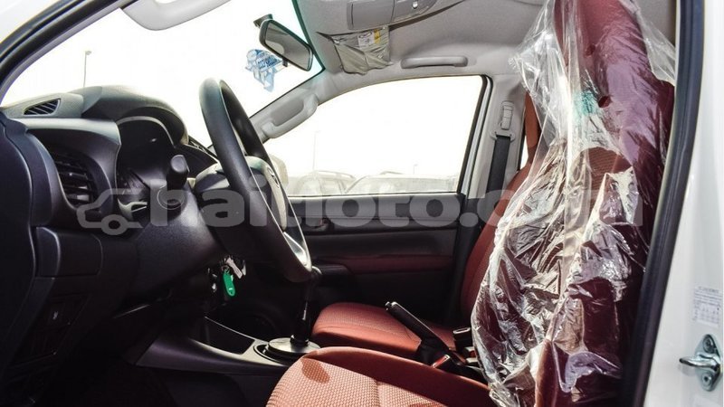 Big with watermark toyota hilux artibonite import dubai 2515