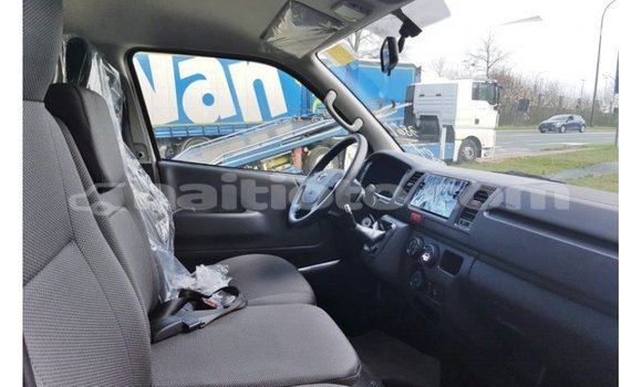 Acheter Import Voiture Toyota Hiace Blanc à Import - Dubai, Artibonite Acheter Import Voiture Toyota Hiace Blanc à Import - Dubai, Artibonite