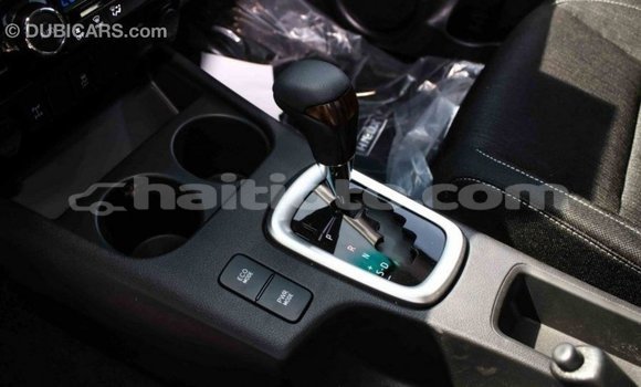 Acheter Import Voiture Toyota Hilux Blanc à Import - Dubai, Artibonite Acheter Import Voiture Toyota Hilux Blanc à Import - Dubai, Artibonite