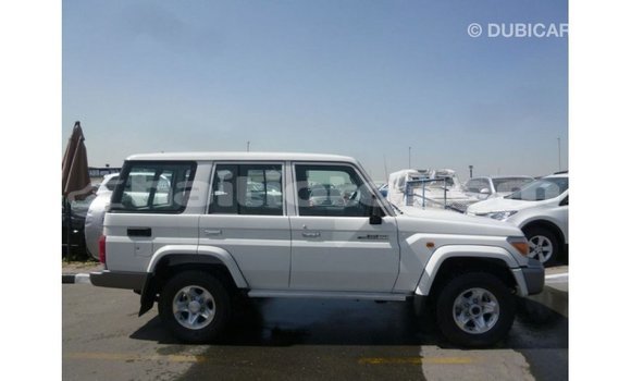 Acheter Import Voiture Toyota Land Cruiser Blanc à Import - Dubai, Artibonite Acheter Import Voiture Toyota Land Cruiser Blanc à Import - Dubai, Artibonite