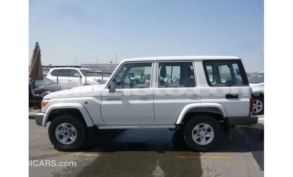 Acheter Import Voiture Toyota Land Cruiser Blanc à Import - Dubai, Artibonite Acheter Import Voiture Toyota Land Cruiser Blanc à Import - Dubai, Artibonite