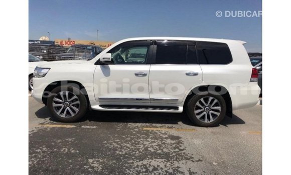 Acheter Import Voiture Toyota Land Cruiser Blanc à Import - Dubai, Artibonite Acheter Import Voiture Toyota Land Cruiser Blanc à Import - Dubai, Artibonite
