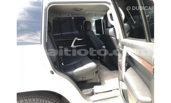 Acheter Import Voiture Toyota Land Cruiser Blanc à Import - Dubai, Artibonite Acheter Import Voiture Toyota Land Cruiser Blanc à Import - Dubai, Artibonite