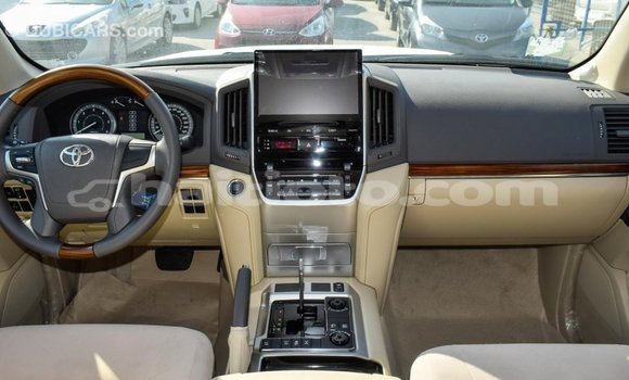 Acheter Import Voiture Toyota Land Cruiser Blanc à Import - Dubai, Artibonite Acheter Import Voiture Toyota Land Cruiser Blanc à Import - Dubai, Artibonite