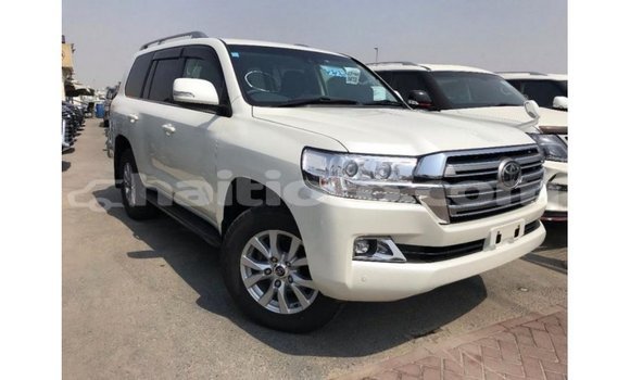 Acheter Import Voiture Toyota Land Cruiser Blanc à Import - Dubai, Artibonite Acheter Import Voiture Toyota Land Cruiser Blanc à Import - Dubai, Artibonite