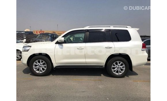 Acheter Import Voiture Toyota Land Cruiser Blanc à Import - Dubai, Artibonite Acheter Import Voiture Toyota Land Cruiser Blanc à Import - Dubai, Artibonite