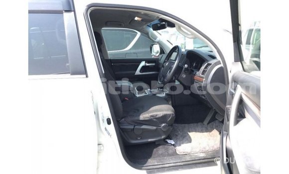 Acheter Import Voiture Toyota Land Cruiser Blanc à Import - Dubai, Artibonite Acheter Import Voiture Toyota Land Cruiser Blanc à Import - Dubai, Artibonite