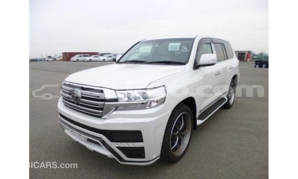 Acheter Import Voiture Toyota Land Cruiser Blanc à Import - Dubai, Artibonite Acheter Import Voiture Toyota Land Cruiser Blanc à Import - Dubai, Artibonite