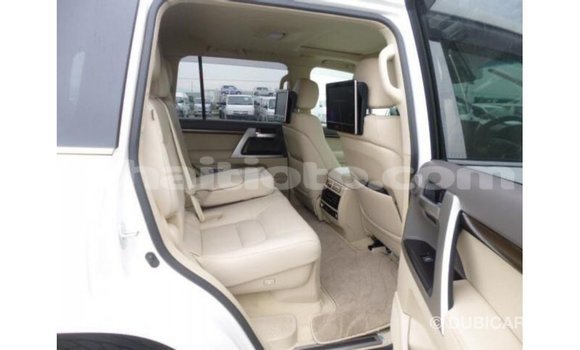 Acheter Import Voiture Toyota Land Cruiser Blanc à Import - Dubai, Artibonite Acheter Import Voiture Toyota Land Cruiser Blanc à Import - Dubai, Artibonite