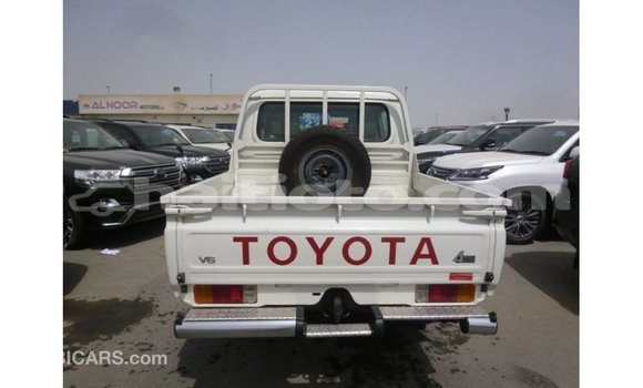 Acheter Import Voiture Toyota Land Cruiser Blanc à Import - Dubai, Artibonite Acheter Import Voiture Toyota Land Cruiser Blanc à Import - Dubai, Artibonite
