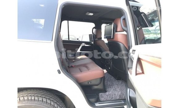 Acheter Import Voiture Toyota Land Cruiser Blanc à Import - Dubai, Artibonite Acheter Import Voiture Toyota Land Cruiser Blanc à Import - Dubai, Artibonite