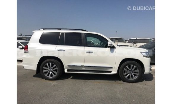 Acheter Import Voiture Toyota Land Cruiser Blanc à Import - Dubai, Artibonite Acheter Import Voiture Toyota Land Cruiser Blanc à Import - Dubai, Artibonite