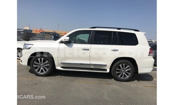 Acheter Import Voiture Toyota Land Cruiser Blanc à Import - Dubai, Artibonite Acheter Import Voiture Toyota Land Cruiser Blanc à Import - Dubai, Artibonite