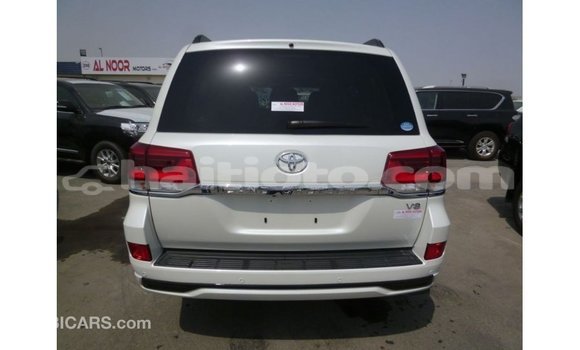 Acheter Import Voiture Toyota Land Cruiser Blanc à Import - Dubai, Artibonite Acheter Import Voiture Toyota Land Cruiser Blanc à Import - Dubai, Artibonite
