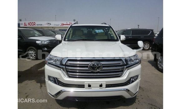 Acheter Import Voiture Toyota Land Cruiser Blanc à Import - Dubai, Artibonite Acheter Import Voiture Toyota Land Cruiser Blanc à Import - Dubai, Artibonite