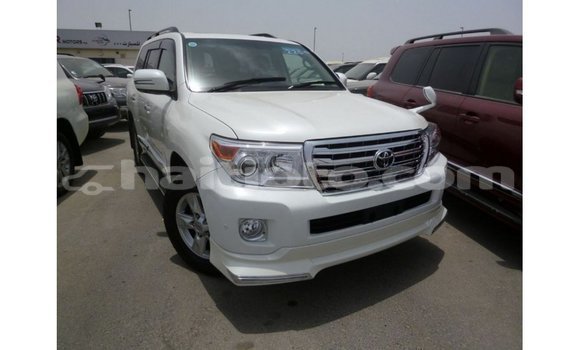 Acheter Import Voiture Toyota Land Cruiser Blanc à Import - Dubai, Artibonite Acheter Import Voiture Toyota Land Cruiser Blanc à Import - Dubai, Artibonite