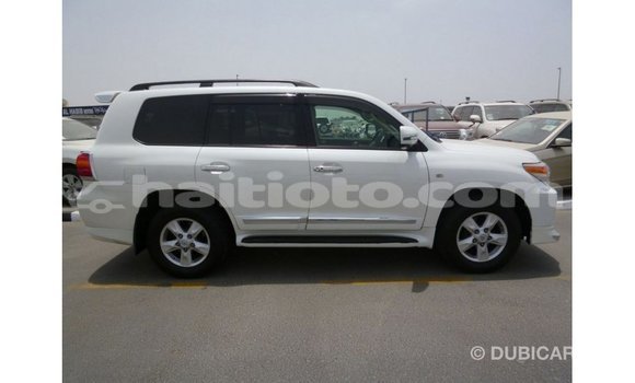 Acheter Import Voiture Toyota Land Cruiser Blanc à Import - Dubai, Artibonite Acheter Import Voiture Toyota Land Cruiser Blanc à Import - Dubai, Artibonite