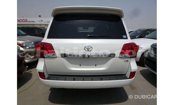 Acheter Import Voiture Toyota Land Cruiser Blanc à Import - Dubai, Artibonite Acheter Import Voiture Toyota Land Cruiser Blanc à Import - Dubai, Artibonite
