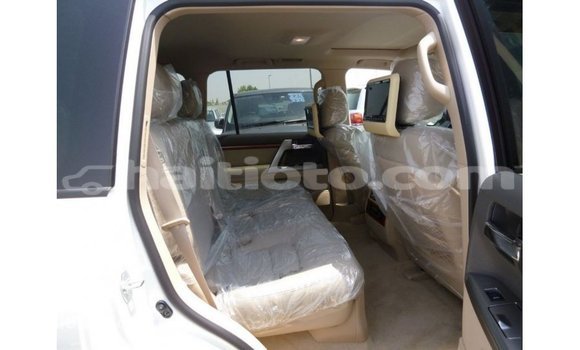 Acheter Import Voiture Toyota Land Cruiser Blanc à Import - Dubai, Artibonite Acheter Import Voiture Toyota Land Cruiser Blanc à Import - Dubai, Artibonite