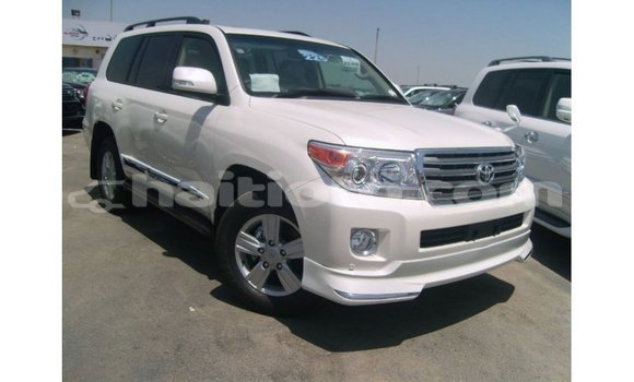 Acheter Import Voiture Toyota Land Cruiser Blanc à Import - Dubai, Artibonite Acheter Import Voiture Toyota Land Cruiser Blanc à Import - Dubai, Artibonite