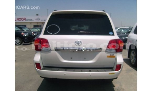 Acheter Import Voiture Toyota Land Cruiser Blanc à Import - Dubai, Artibonite Acheter Import Voiture Toyota Land Cruiser Blanc à Import - Dubai, Artibonite