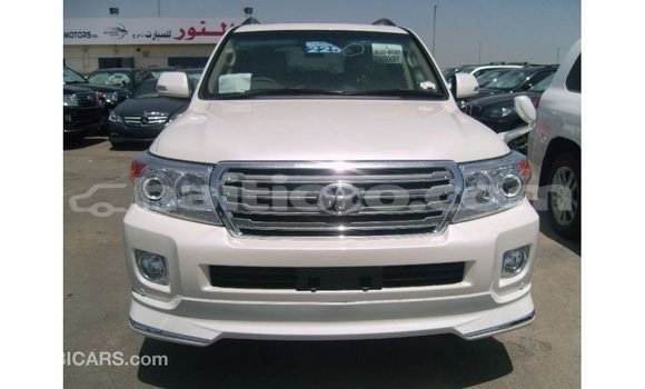 Acheter Import Voiture Toyota Land Cruiser Blanc à Import - Dubai, Artibonite Acheter Import Voiture Toyota Land Cruiser Blanc à Import - Dubai, Artibonite