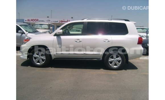 Acheter Import Voiture Toyota Land Cruiser Blanc à Import - Dubai, Artibonite Acheter Import Voiture Toyota Land Cruiser Blanc à Import - Dubai, Artibonite