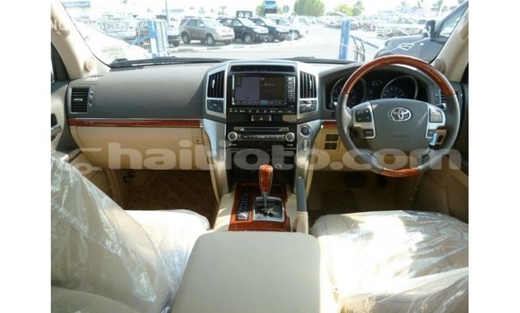 Acheter Import Voiture Toyota Land Cruiser Blanc à Import - Dubai, Artibonite Acheter Import Voiture Toyota Land Cruiser Blanc à Import - Dubai, Artibonite