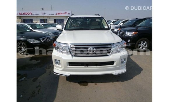 Acheter Import Voiture Toyota Land Cruiser Blanc à Import - Dubai, Artibonite Acheter Import Voiture Toyota Land Cruiser Blanc à Import - Dubai, Artibonite