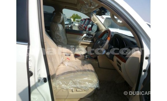 Acheter Import Voiture Toyota Land Cruiser Blanc à Import - Dubai, Artibonite Acheter Import Voiture Toyota Land Cruiser Blanc à Import - Dubai, Artibonite