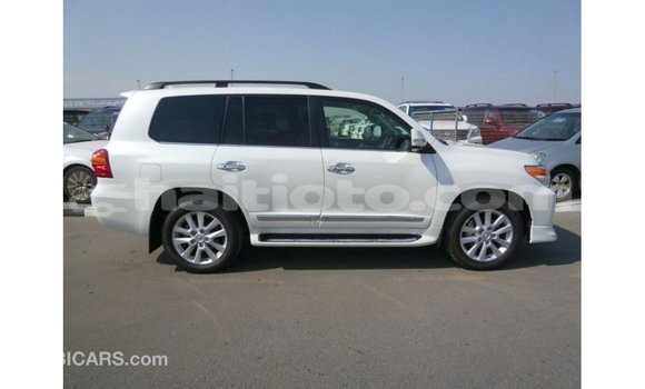 Acheter Import Voiture Toyota Land Cruiser Blanc à Import - Dubai, Artibonite Acheter Import Voiture Toyota Land Cruiser Blanc à Import - Dubai, Artibonite