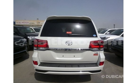 Acheter Import Voiture Toyota Land Cruiser Blanc à Import - Dubai, Artibonite Acheter Import Voiture Toyota Land Cruiser Blanc à Import - Dubai, Artibonite