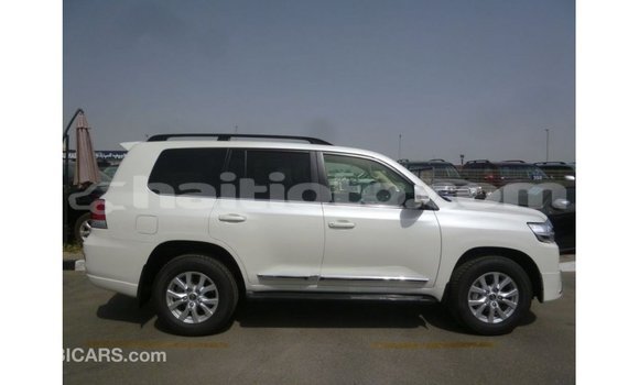 Acheter Import Voiture Toyota Land Cruiser Blanc à Import - Dubai, Artibonite Acheter Import Voiture Toyota Land Cruiser Blanc à Import - Dubai, Artibonite