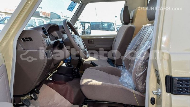 Big with watermark toyota land cruiser artibonite import dubai 2589