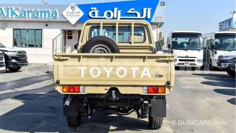Big with watermark toyota land cruiser artibonite import dubai 2589