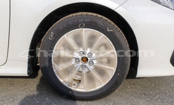 Acheter Import Voiture Toyota Corolla Blanc à Import - Dubai, Artibonite Acheter Import Voiture Toyota Corolla Blanc à Import - Dubai, Artibonite