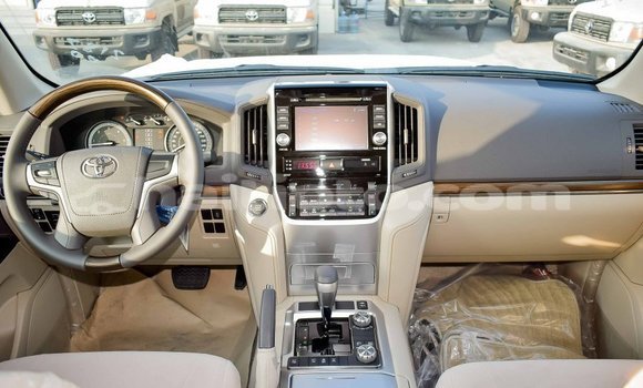 Acheter Import Voiture Toyota Land Cruiser Blanc à Import - Dubai, Artibonite Acheter Import Voiture Toyota Land Cruiser Blanc à Import - Dubai, Artibonite