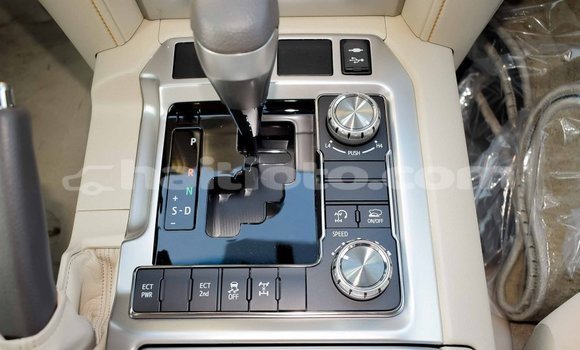 Acheter Import Voiture Toyota Land Cruiser Blanc à Import - Dubai, Artibonite Acheter Import Voiture Toyota Land Cruiser Blanc à Import - Dubai, Artibonite
