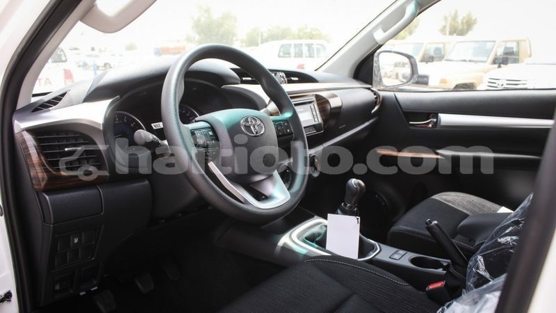 Big with watermark toyota hilux artibonite import dubai 2593