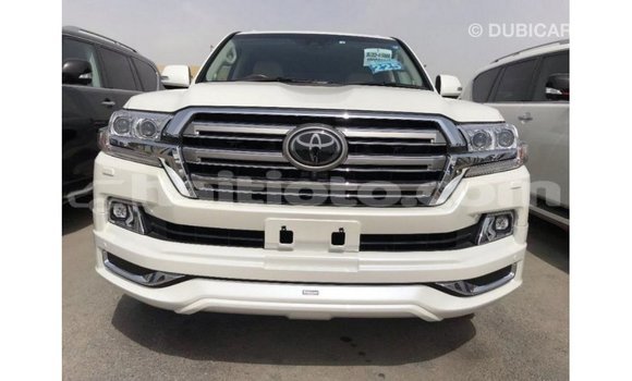 Acheter Import Voiture Toyota Land Cruiser Blanc à Import - Dubai, Artibonite Acheter Import Voiture Toyota Land Cruiser Blanc à Import - Dubai, Artibonite