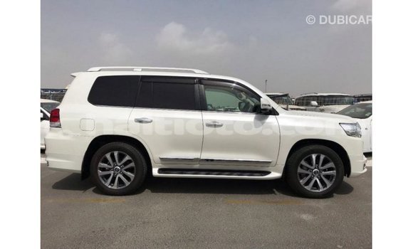Acheter Import Voiture Toyota Land Cruiser Blanc à Import - Dubai, Artibonite Acheter Import Voiture Toyota Land Cruiser Blanc à Import - Dubai, Artibonite