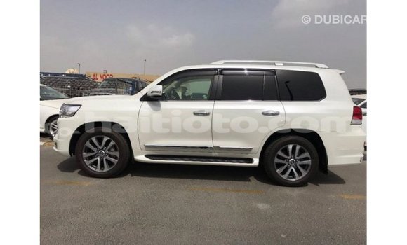 Acheter Import Voiture Toyota Land Cruiser Blanc à Import - Dubai, Artibonite Acheter Import Voiture Toyota Land Cruiser Blanc à Import - Dubai, Artibonite
