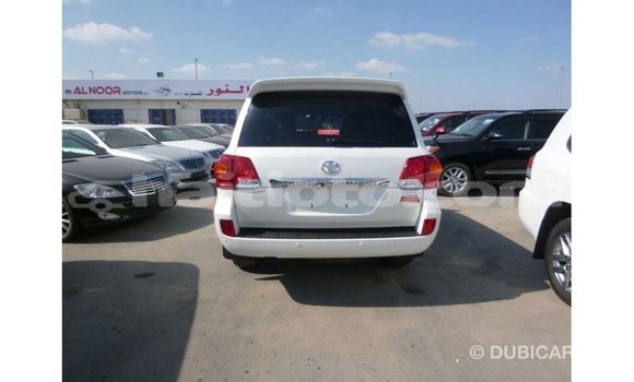 Acheter Import Voiture Toyota Land Cruiser Blanc à Import - Dubai, Artibonite Acheter Import Voiture Toyota Land Cruiser Blanc à Import - Dubai, Artibonite