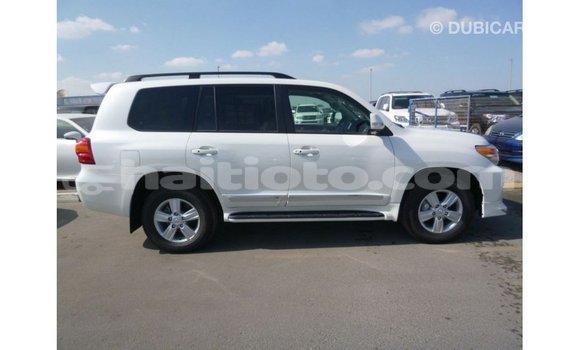 Acheter Import Voiture Toyota Land Cruiser Blanc à Import - Dubai, Artibonite Acheter Import Voiture Toyota Land Cruiser Blanc à Import - Dubai, Artibonite