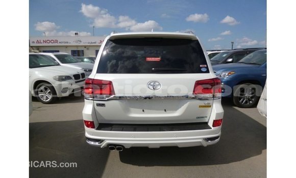 Acheter Import Voiture Toyota Land Cruiser Blanc à Import - Dubai, Artibonite Acheter Import Voiture Toyota Land Cruiser Blanc à Import - Dubai, Artibonite