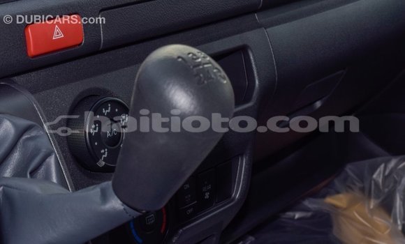 Acheter Import Voiture Toyota Hiace Blanc à Import - Dubai, Artibonite Acheter Import Voiture Toyota Hiace Blanc à Import - Dubai, Artibonite