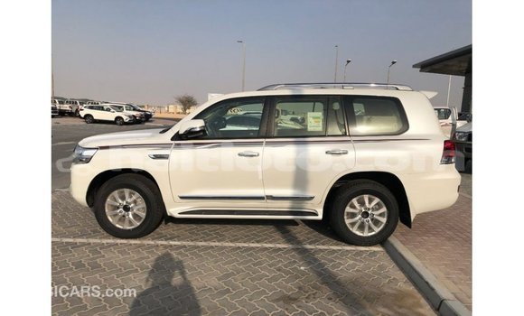 Acheter Import Voiture Toyota Land Cruiser Blanc à Import - Dubai, Artibonite Acheter Import Voiture Toyota Land Cruiser Blanc à Import - Dubai, Artibonite