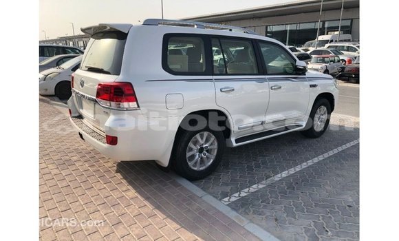 Acheter Import Voiture Toyota Land Cruiser Blanc à Import - Dubai, Artibonite Acheter Import Voiture Toyota Land Cruiser Blanc à Import - Dubai, Artibonite