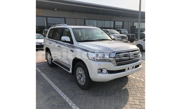 Acheter Import Voiture Toyota Land Cruiser Blanc à Import - Dubai, Artibonite Acheter Import Voiture Toyota Land Cruiser Blanc à Import - Dubai, Artibonite